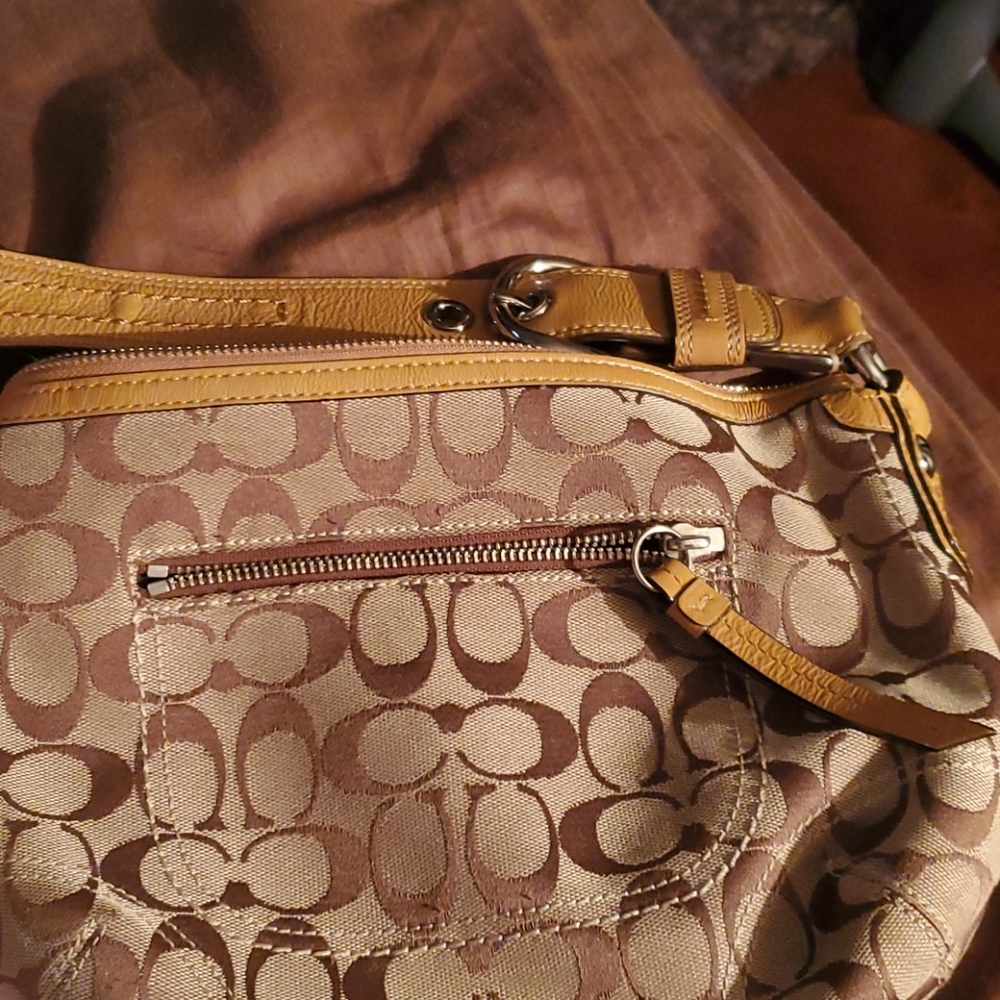 Hobo coach bag, missing keychain